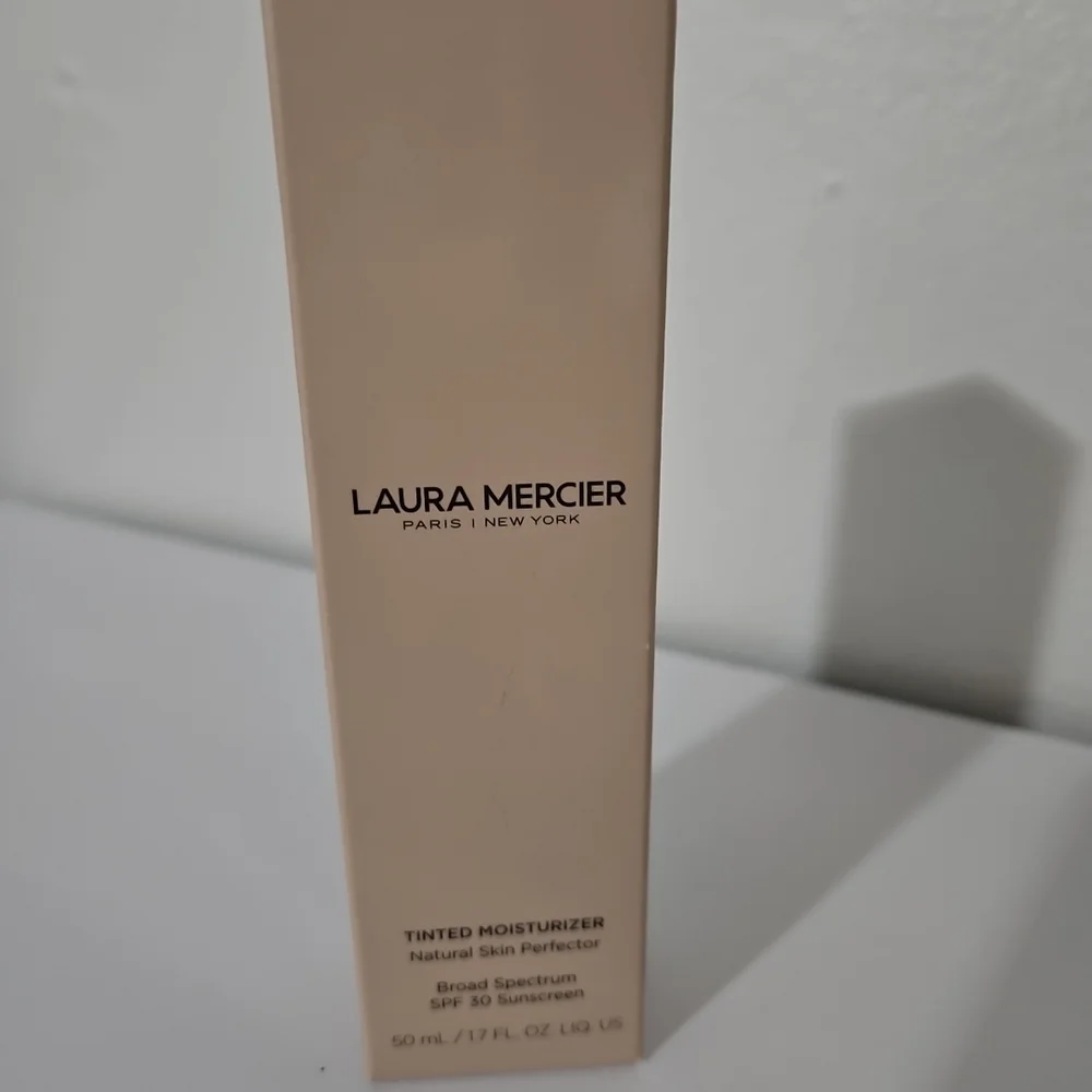 Laura Mercier Tinted Moisturizer Natural Skin Perfector SPF 30 5C1 Nutmeg